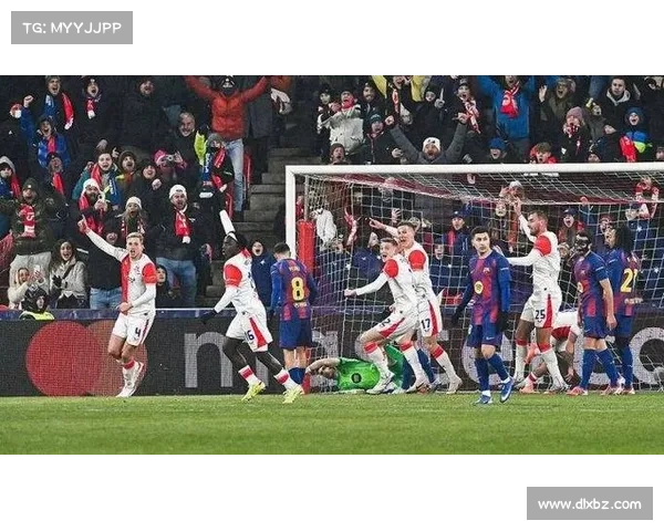 巴萨西甲豪取八连胜 洛夫顿停赛两场并罚款五万